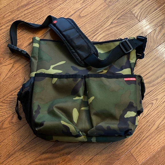 skip hop camo bag